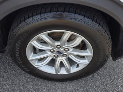 2021 Ford Explorer Base