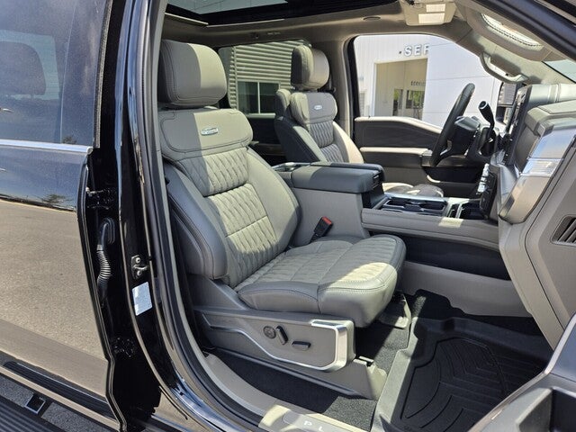 2025 Ford F-450 PLATINUM 4WD CREW CAB 8' BOX