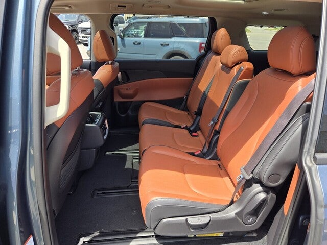 2025 Kia Carnival SX